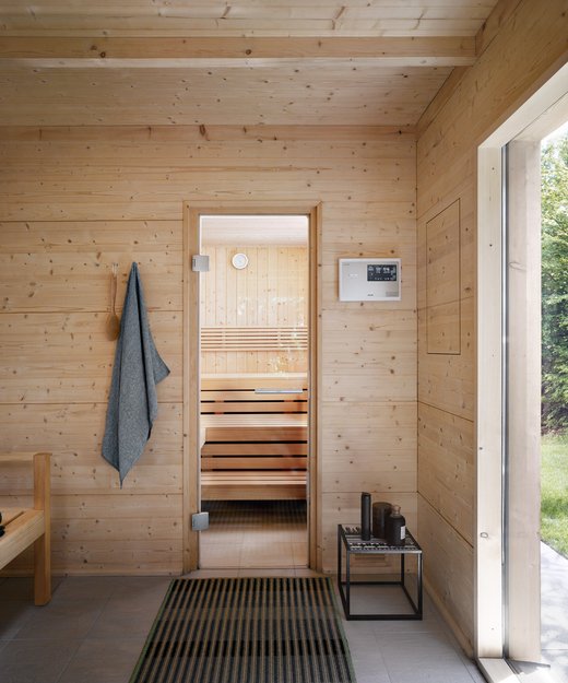 TALO outdoor sauna: A garden sauna in a natural ambience - KLAFS